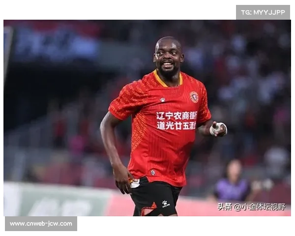 斯图加特主力门将布雷德洛因伤缺阵，替补门将处理传中球犹豫